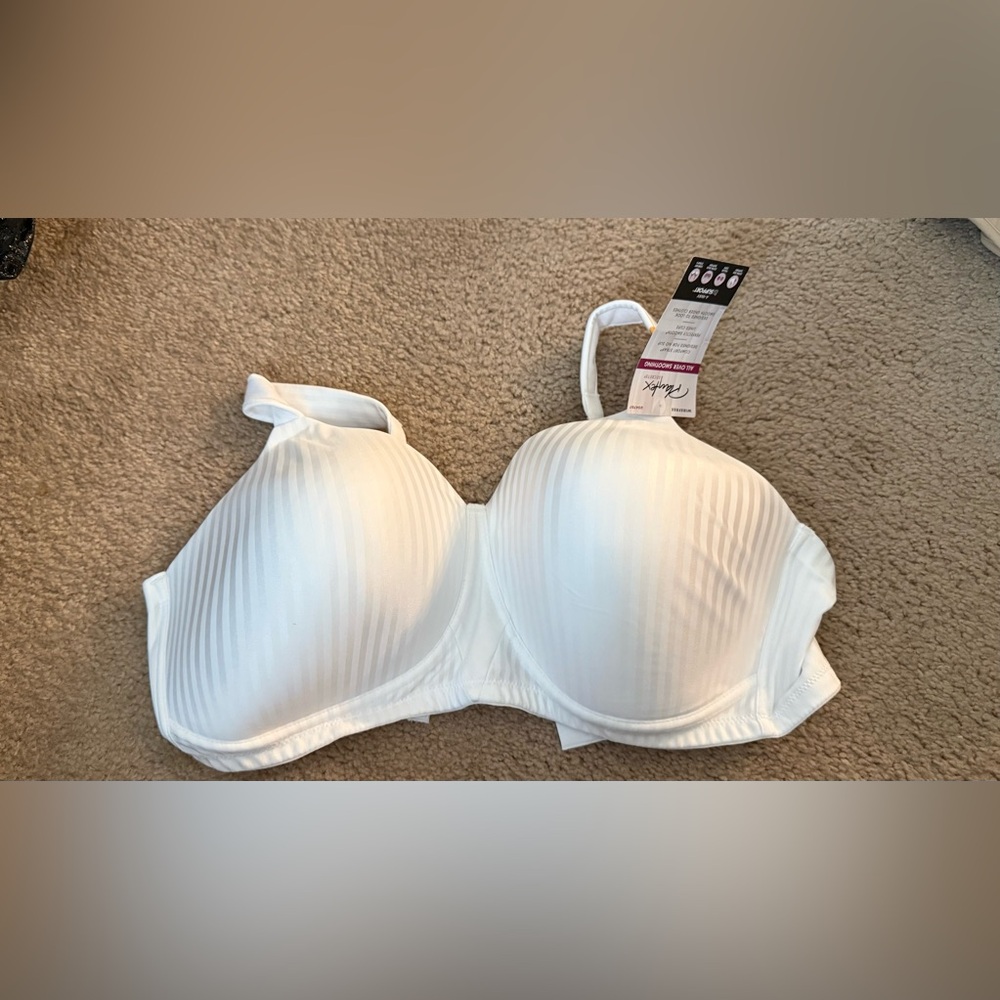 Brand New with Tag White Playtex Secrets Perfectly Smooth Shaping Wireless Bra - Picture 3 of 3